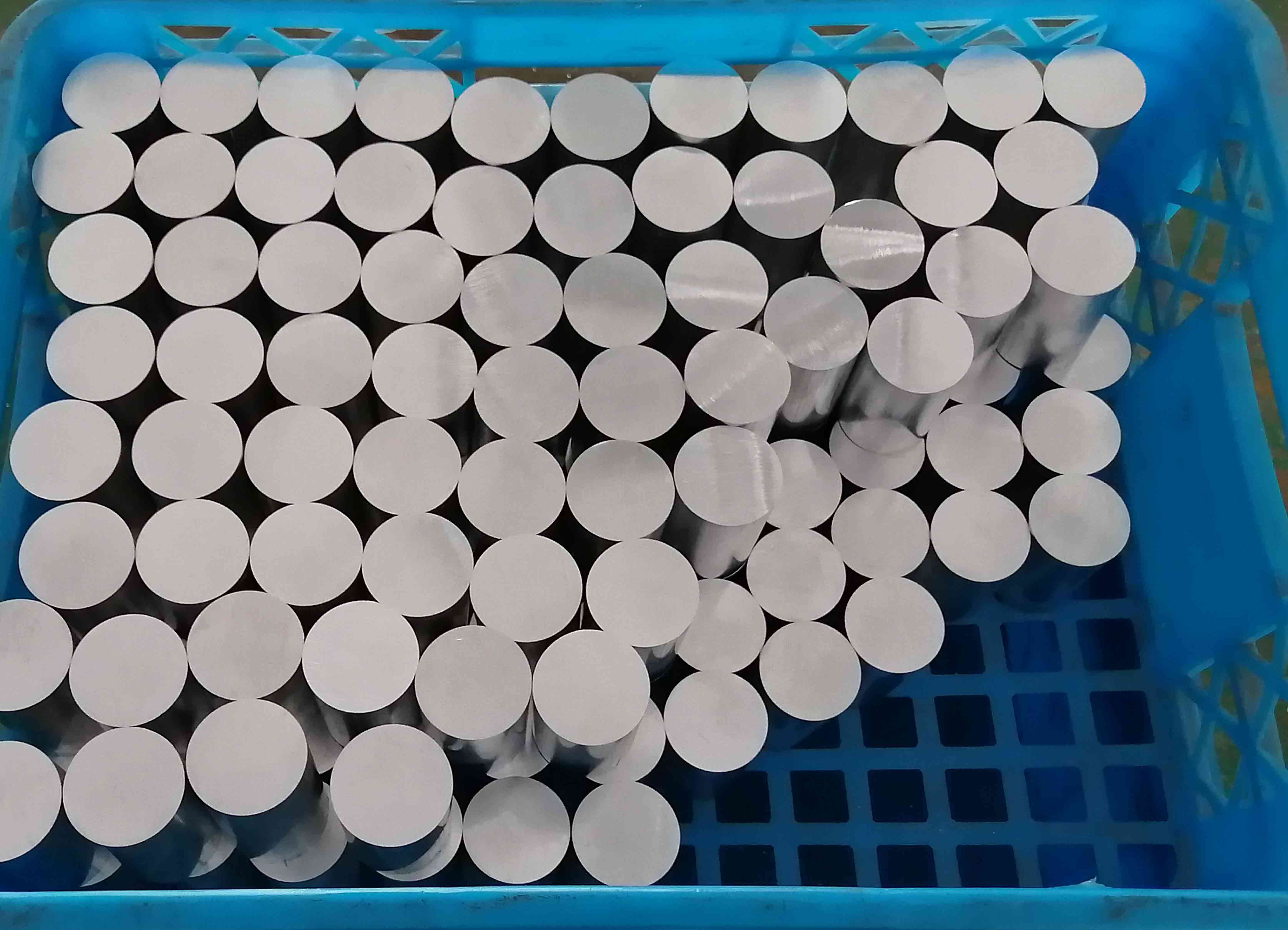 【浙江】一臺全自動切鋁機SDY- Q400實現散熱器、鋁方管、 實心棒料鋸切使用