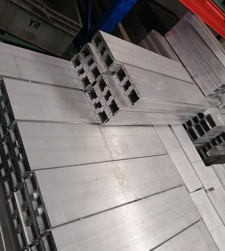 【蘇州】推薦高精密半自動(dòng)鋸切機(jī)SDY-B400有5個(gè)原因