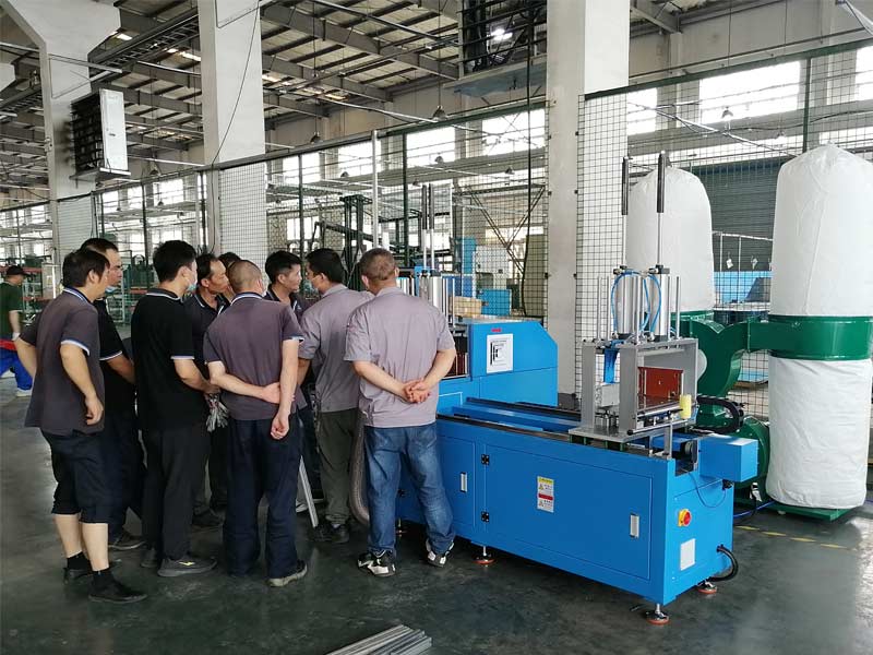 全自動切鋁機出庫、交機、調試，忙碌充實的一天