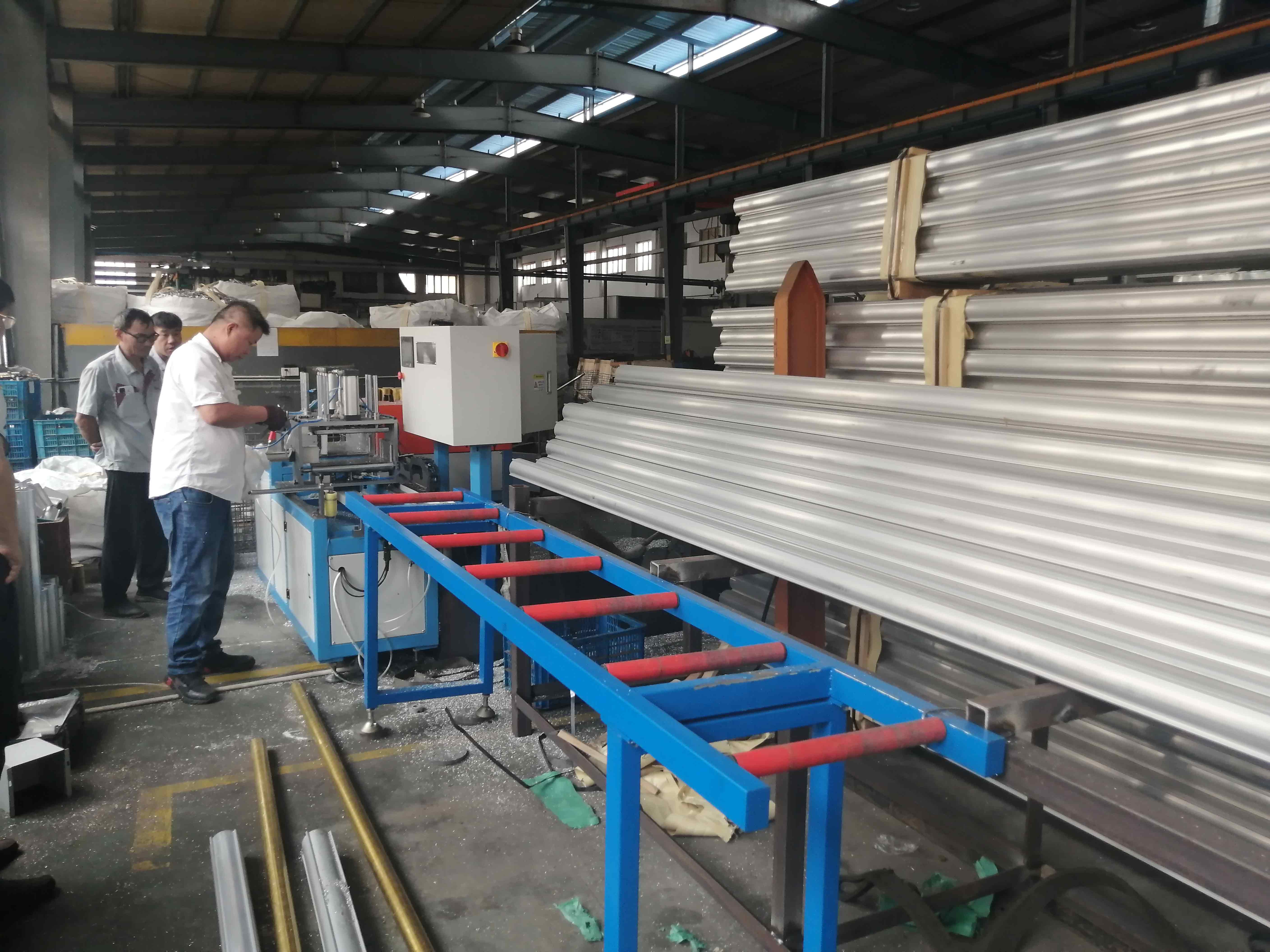 帶你走進全自動黃銅棒下料切割機客戶現場，“遍地黃金”