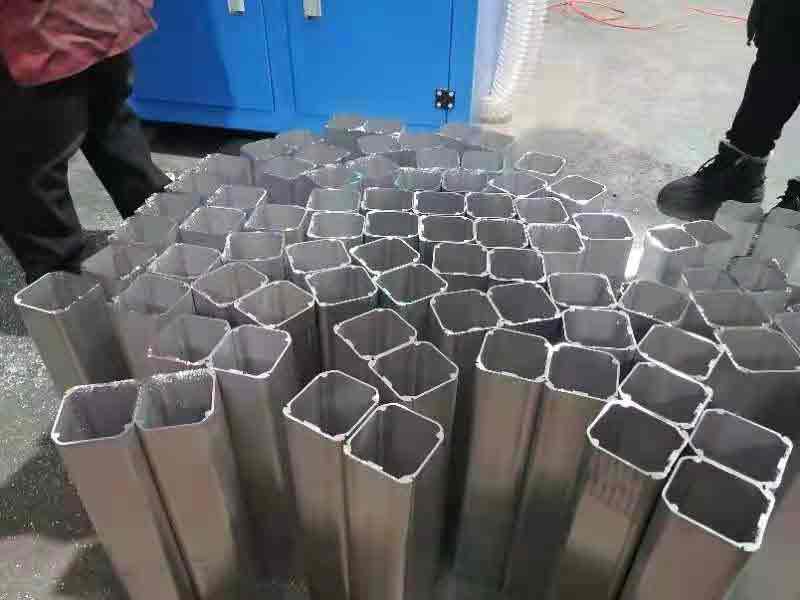 鋁管自動切割機-可多支鋸切-可切割鋁圓管、方管、薄壁管，型號齊全