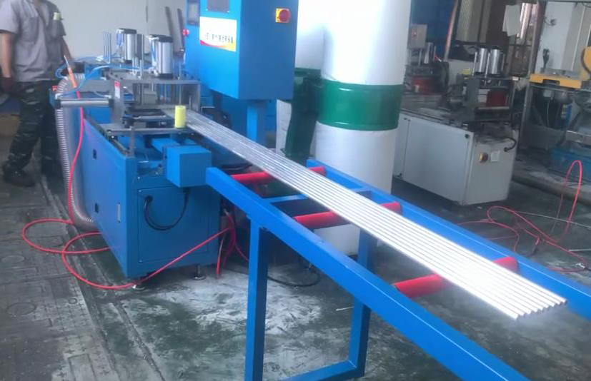 鋁管切割機-1 鋁管切割機-1