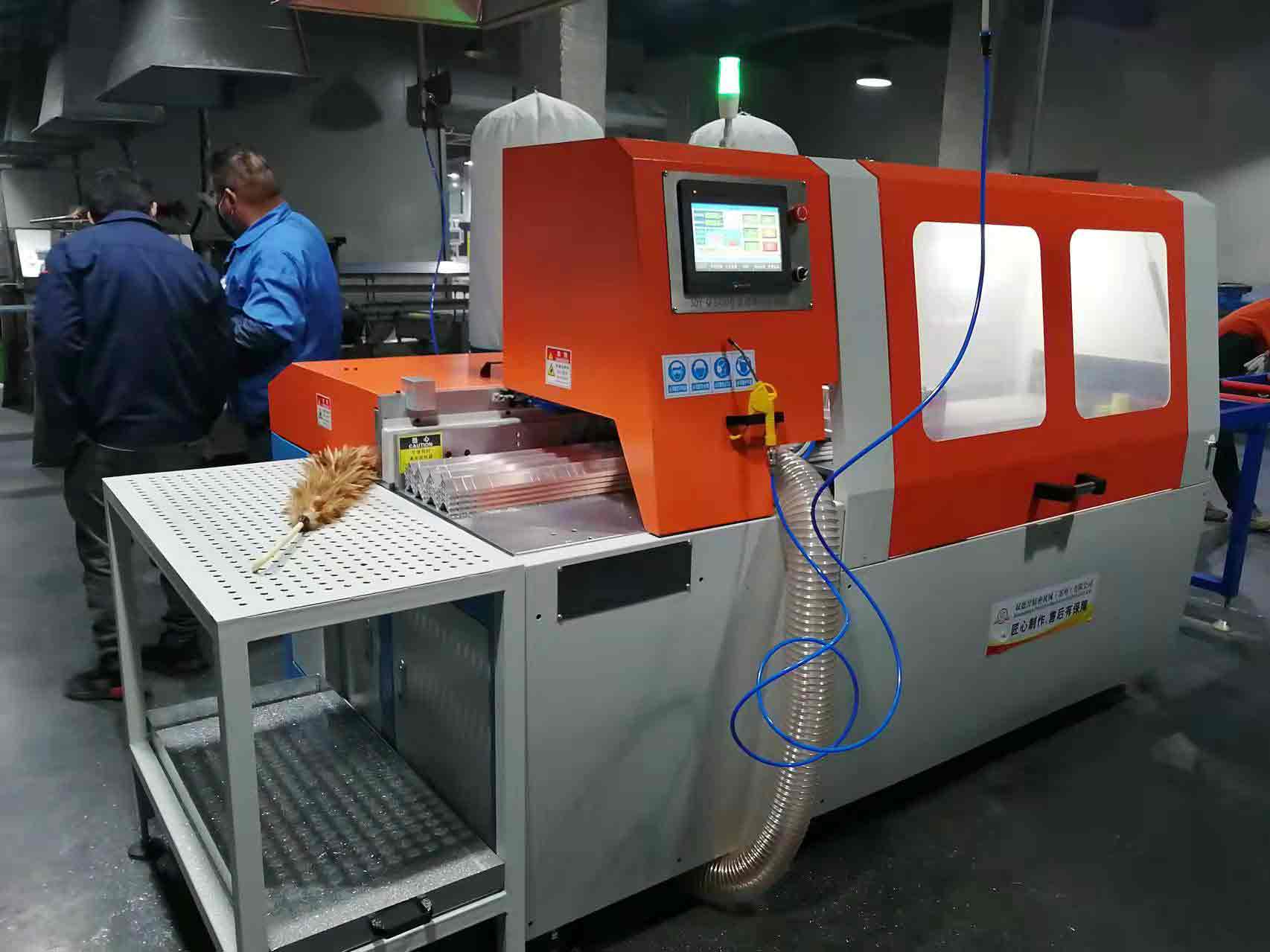 分離式全自動切鋁機-鋁切機-型材切割機客戶現場圖-2 分離式全自動切鋁機-鋁切機-型材切割機客戶現場圖-2